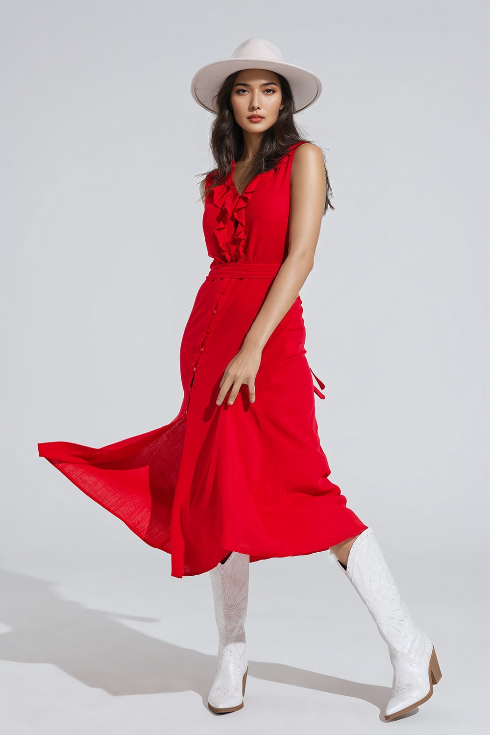 vestido largo rojo con volante y detalle de botones Q2