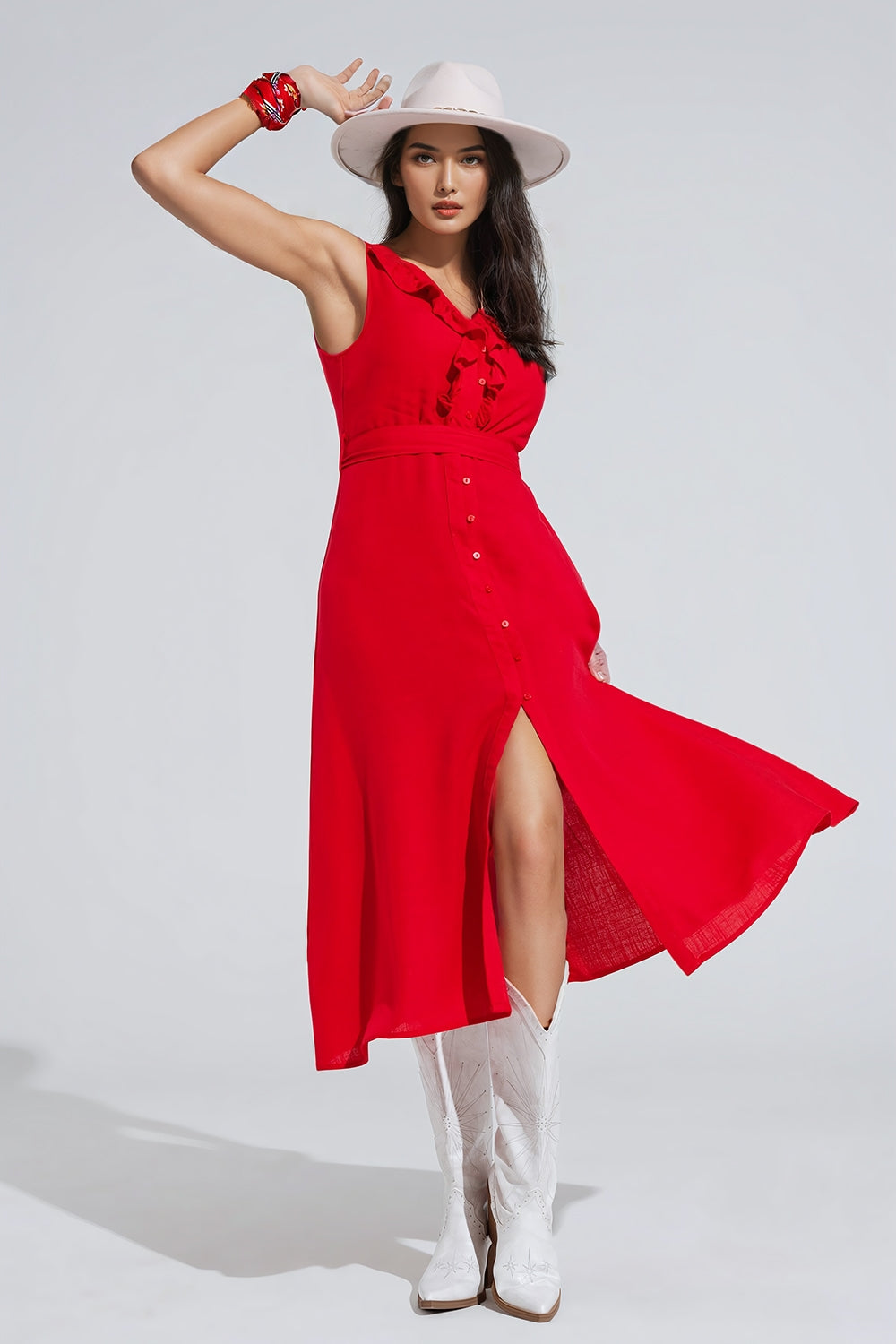 Q2 vestido largo rojo con volante y detalle de botones