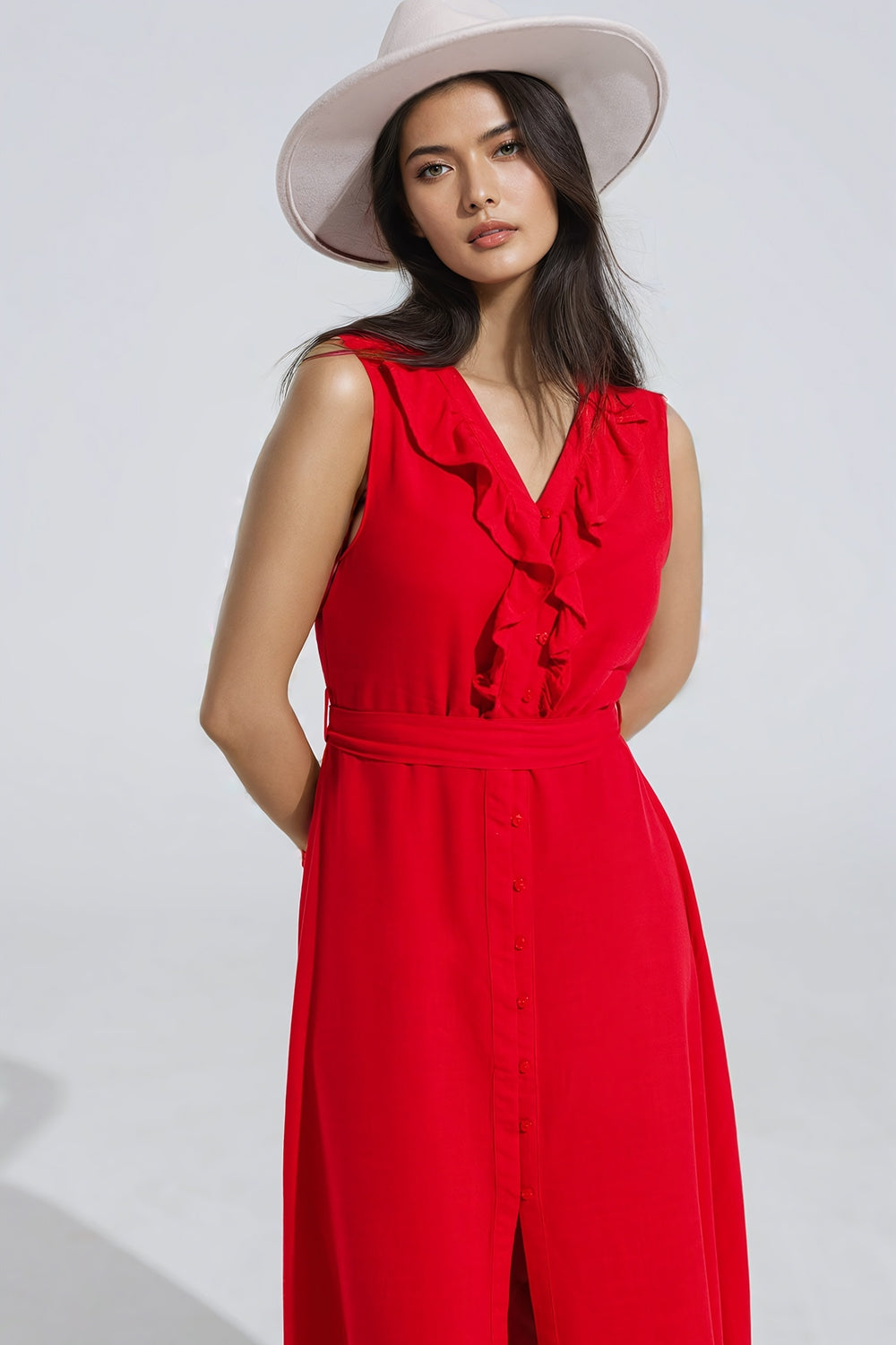 vestido largo rojo con volante y detalle de botones Q2