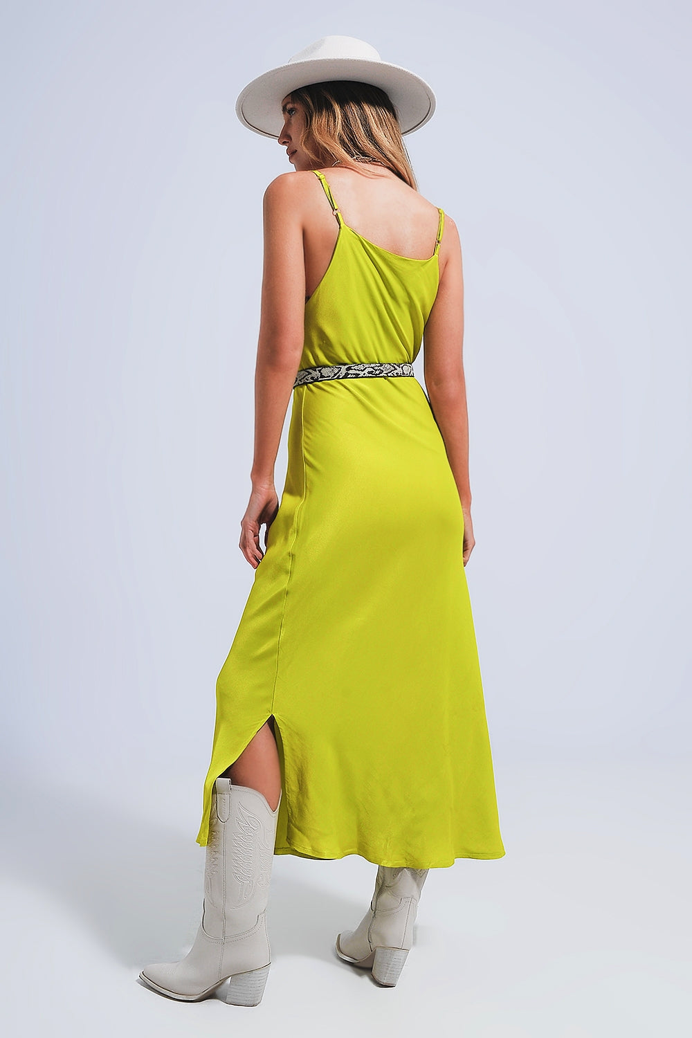 Vestido lencero midi verde de tirantes finos de satén Q2