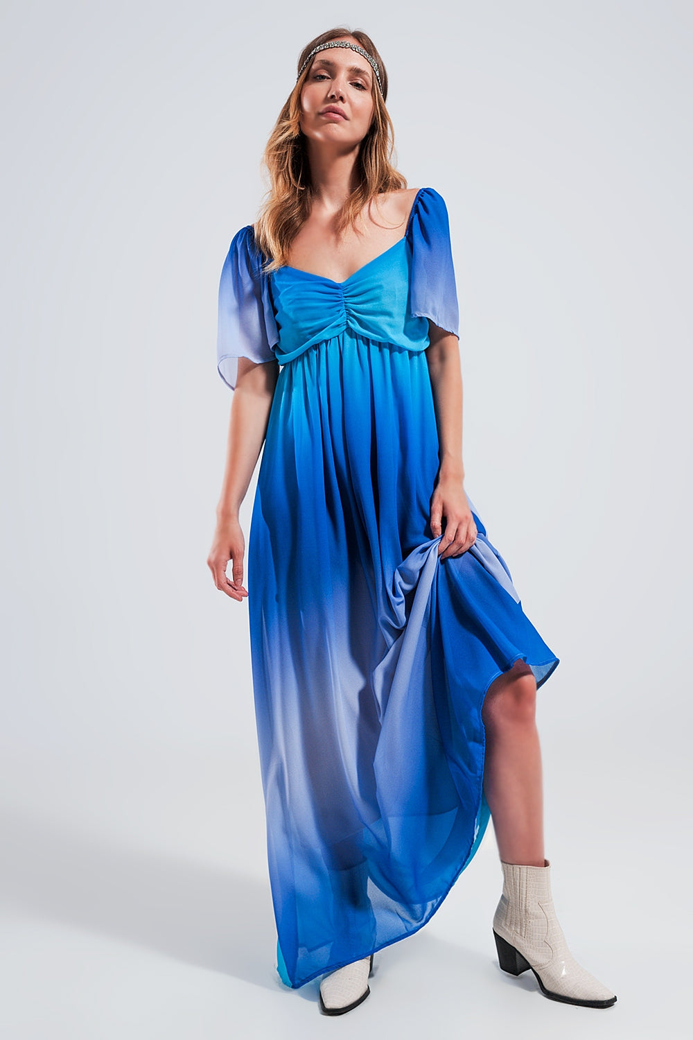 Vestido maxi con diseño degradado y escote corazón azul Q2