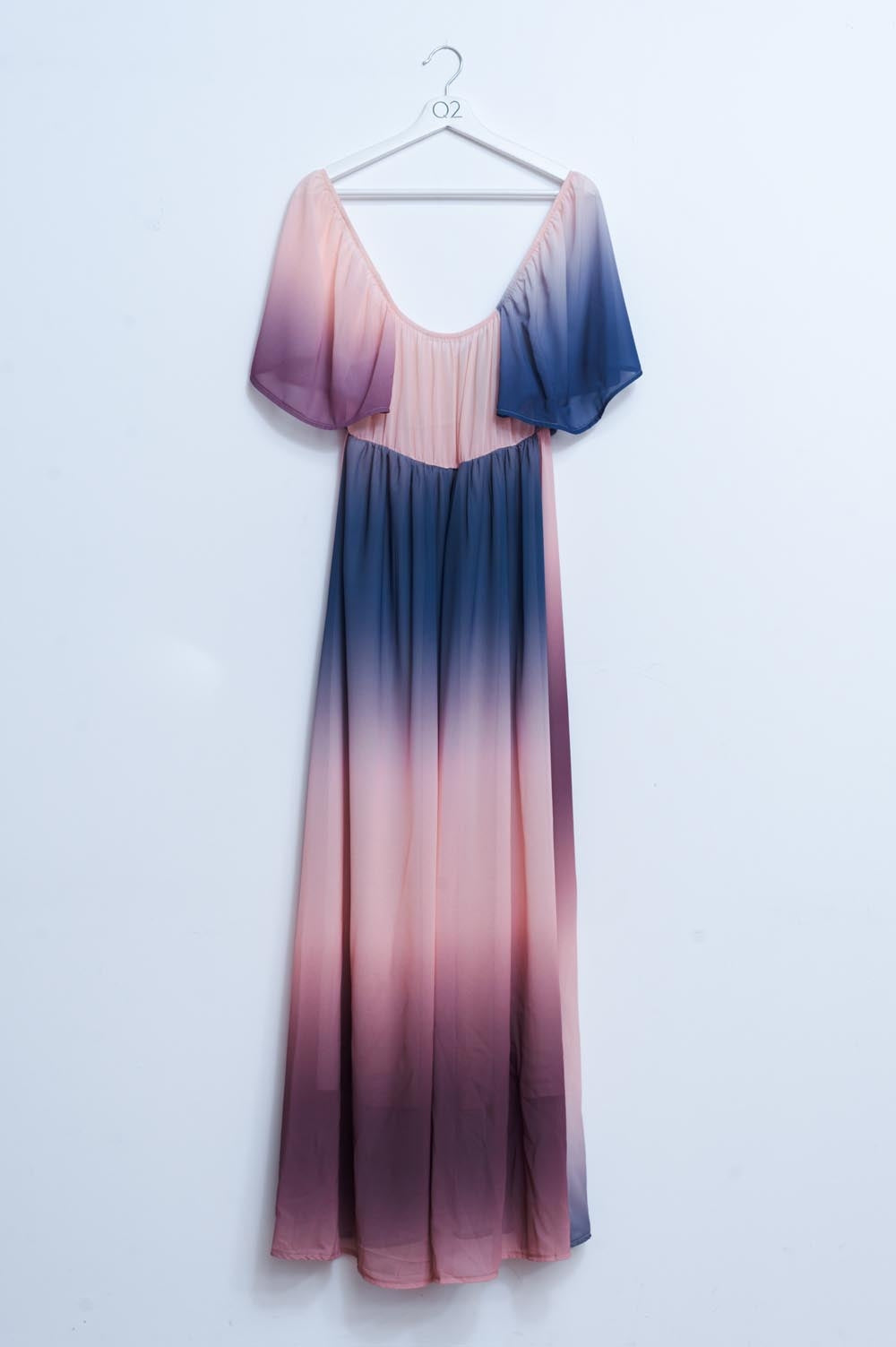 Vestido maxi con diseño degradado y escote corazón beige Q2