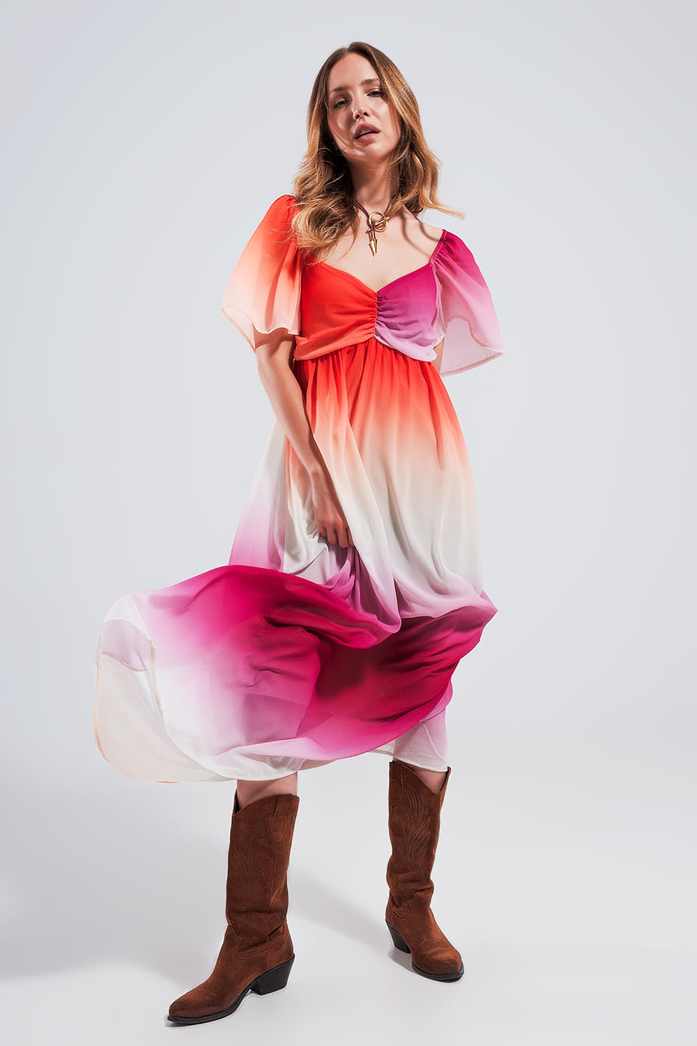 Vestido maxi con diseño degradado y escote corazón fucsia Q2