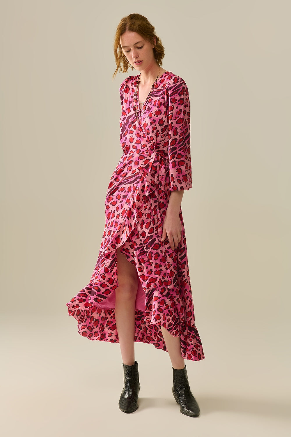 Vestido Maxi Cruzado en Satén con Estampado de Leopardo Fucsia Q2