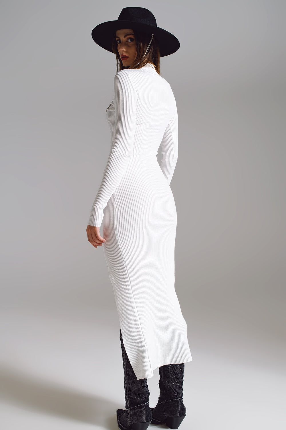 Vestido maxi de cuello alto tejido en blanco Q2