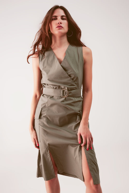 Q2 Vestido midi color caqui cruzado con cinturón