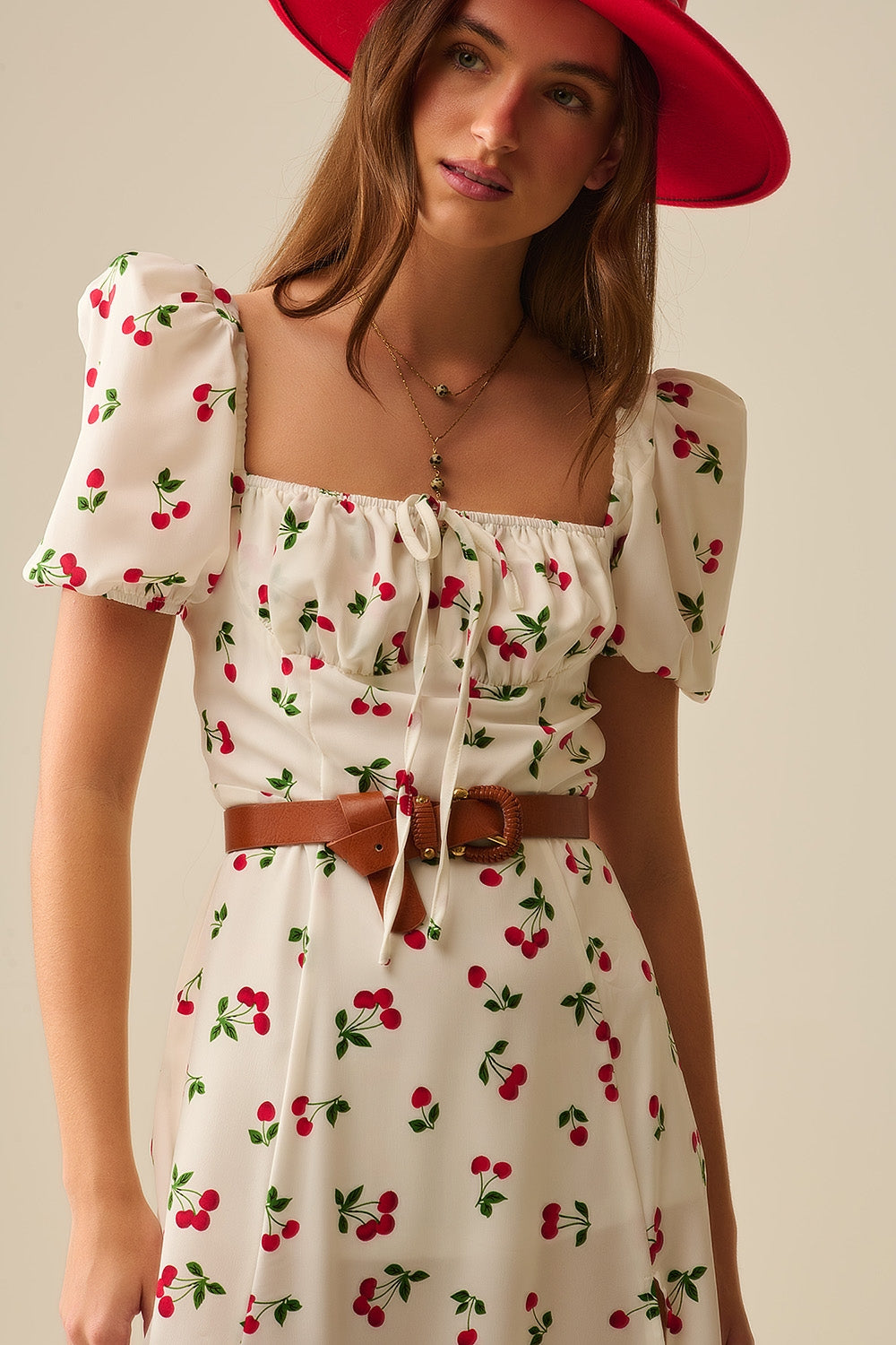 Vestido midi con estampado de cerezas y mangas abullonadas Q2