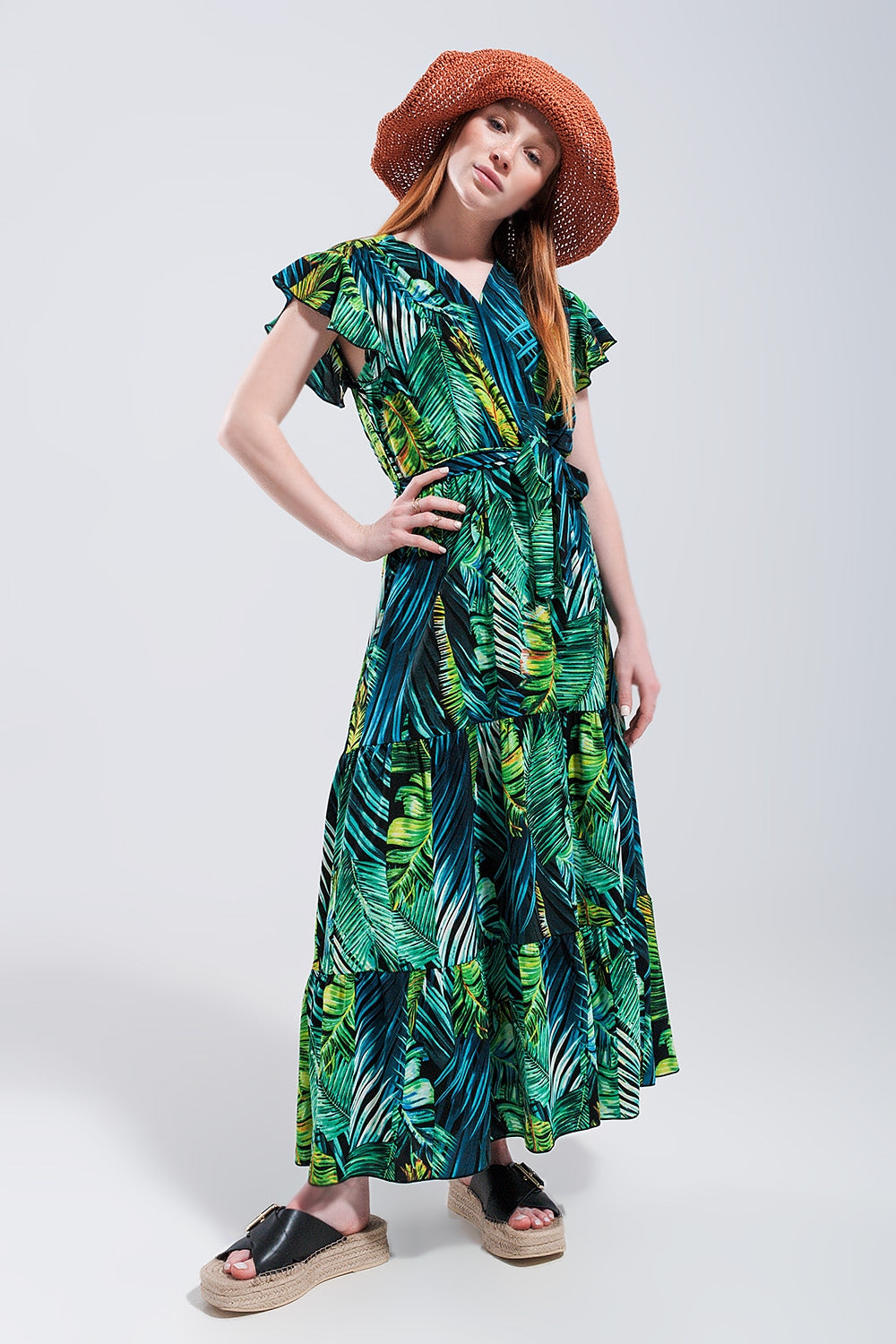 Vestido midi de manga corta y falda escalonada con estampado tropical Q2
