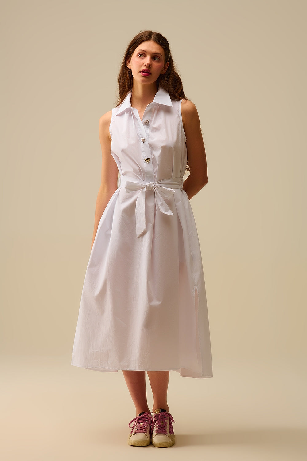 Vestido midi de popelina blanca con botones plateados en forma de corazón Q2