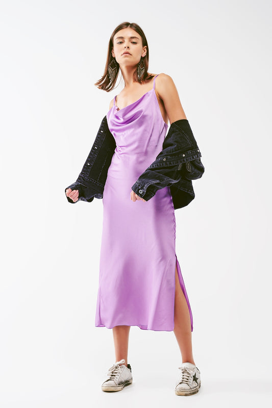 Q2 Vestido midi de satén con cuello drapeado en lila