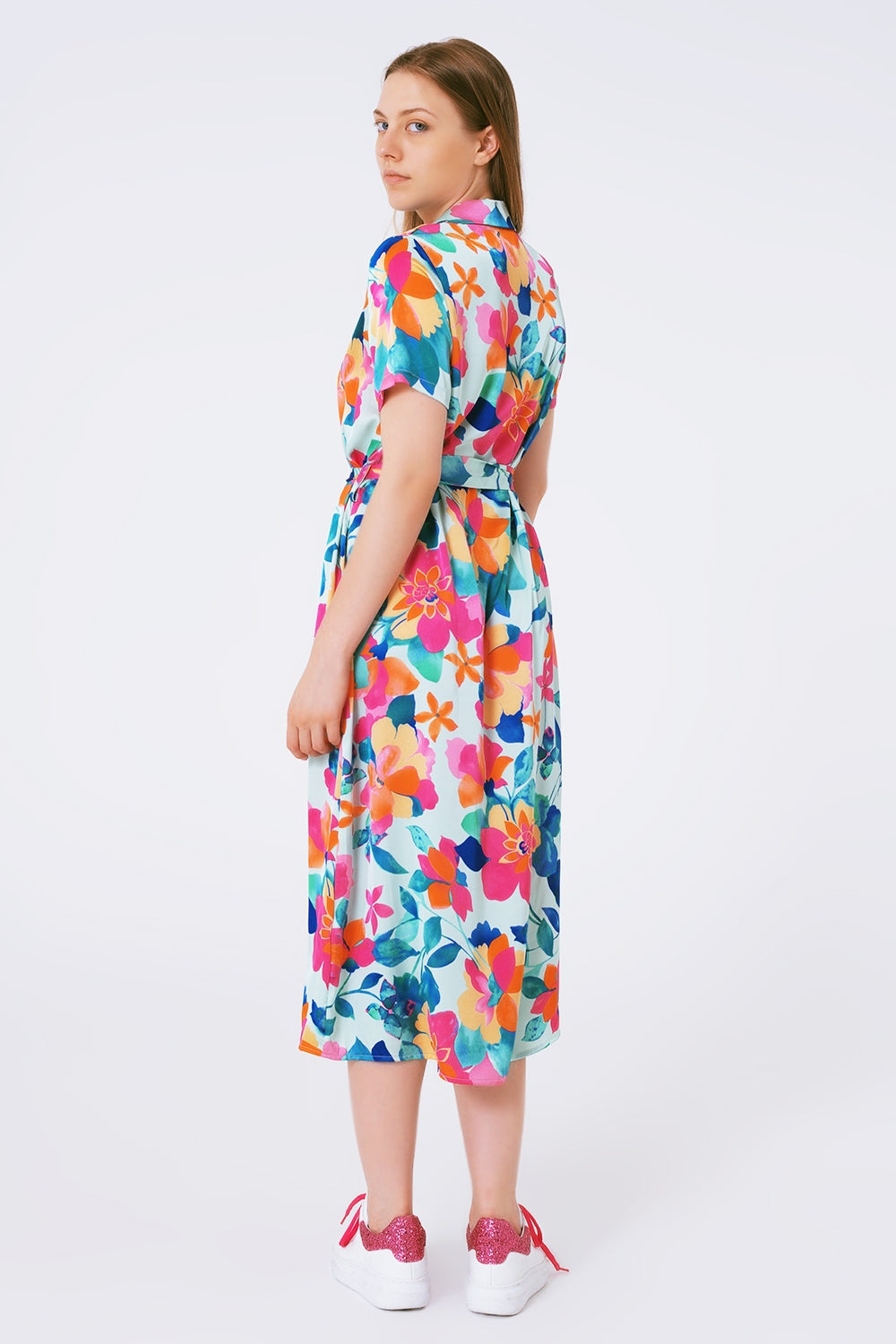 Vestido midi en raso suave con estampado de flores Q2