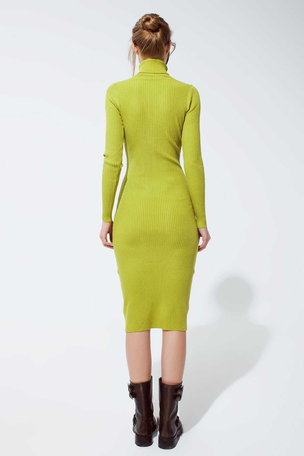 Vestido MIDI en verde con cuello de tortuga Q2