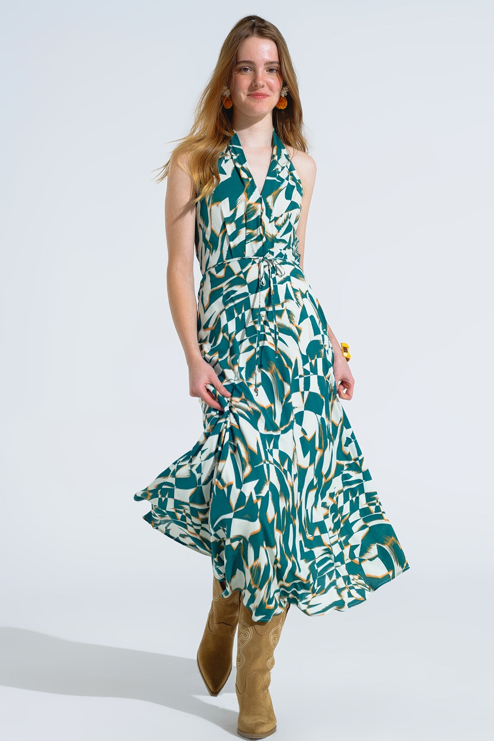 Q2 Vestido midi halter con cintura ceñida en estampado abstracto verde y blanco