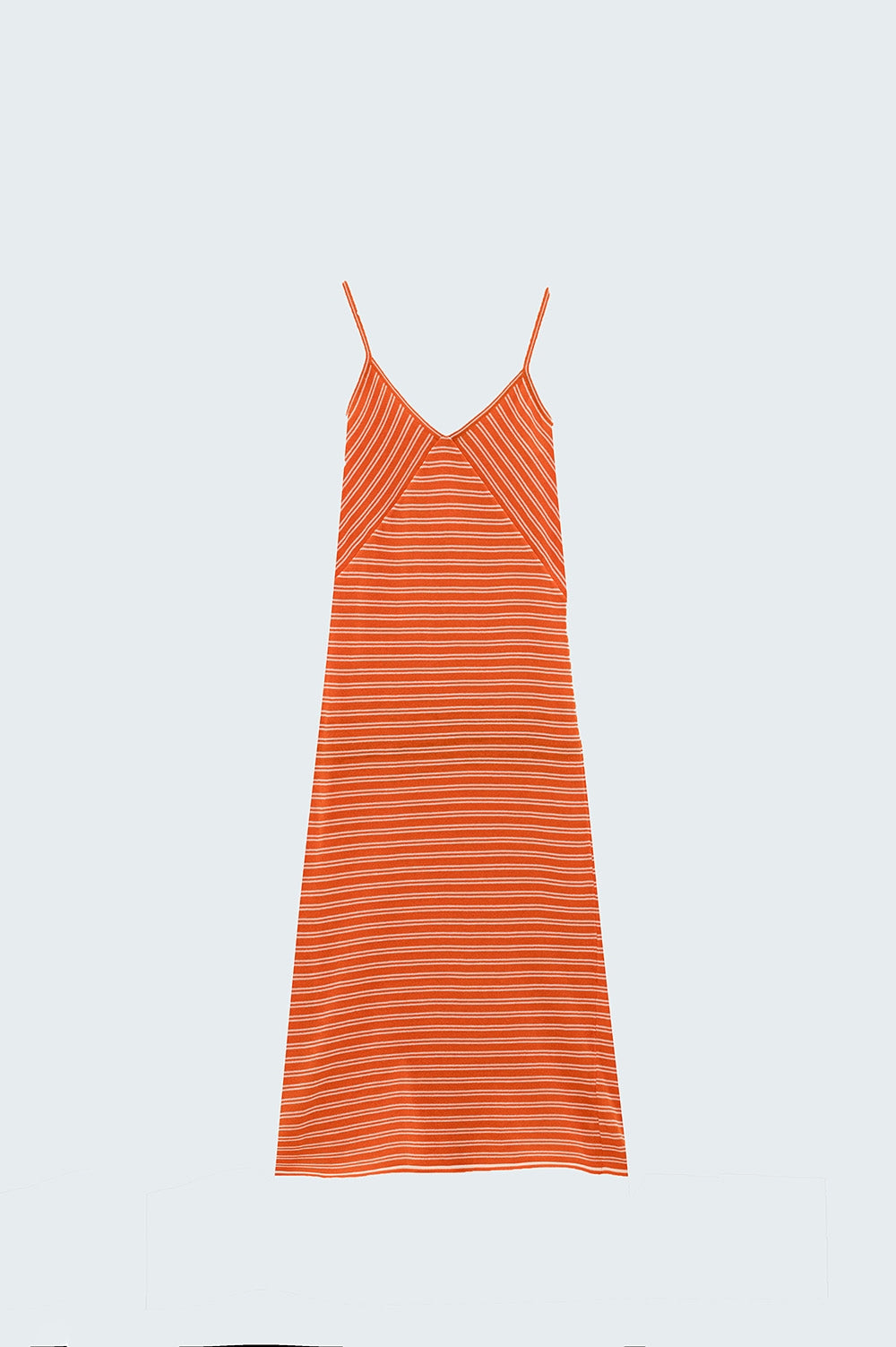Vestido midi naranja con rayas y tirantes finos Q2