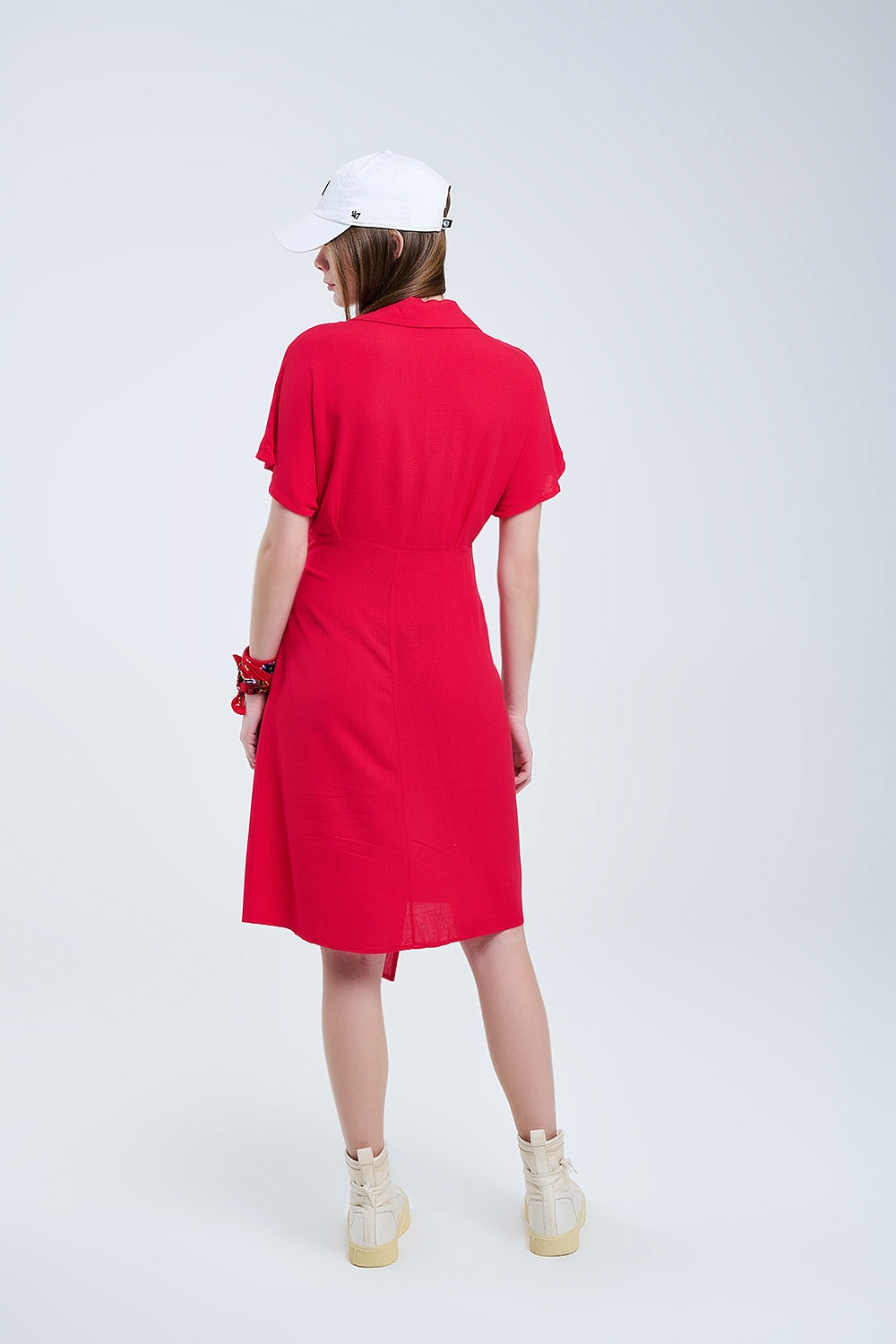 Vestido midi rojo con lazo lateral Q2