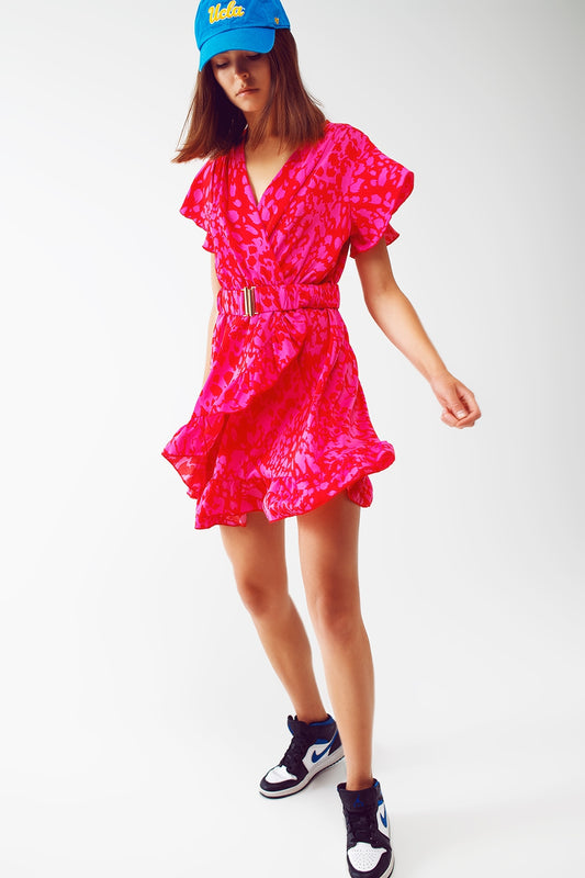 Q2 Vestido mini con estampado animal cinturón y diseño cruzado en fucsia