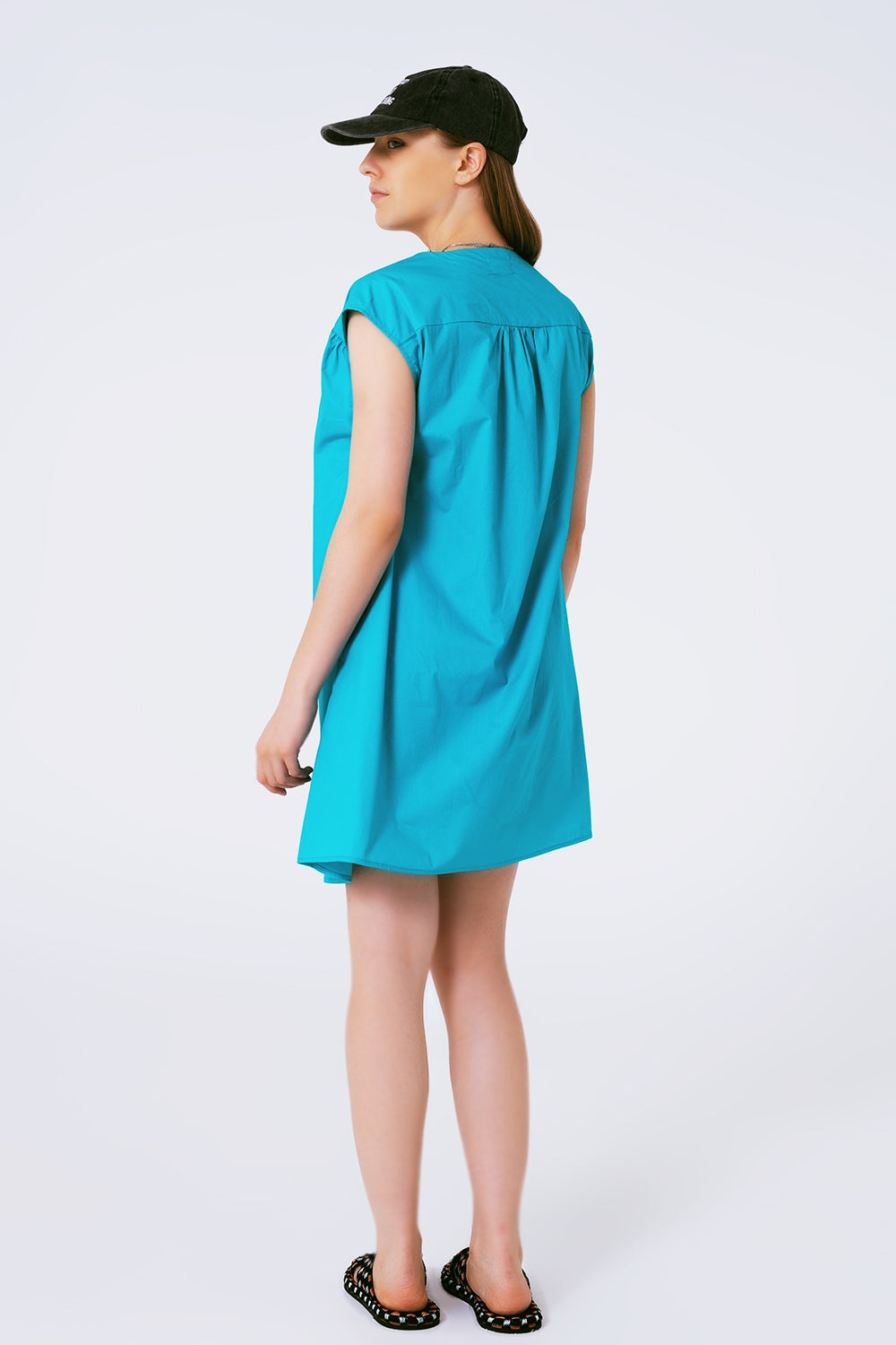 Vestido mini de popelina sin mangas en turquesa Q2