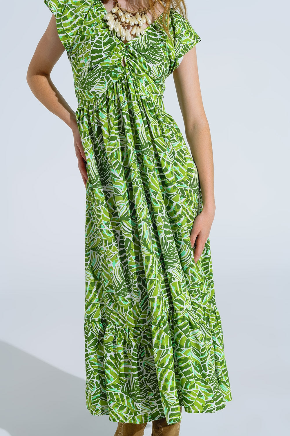 Vestido romántico midi con mangas cortas fruncidas en estampado de hojas verdes Q2