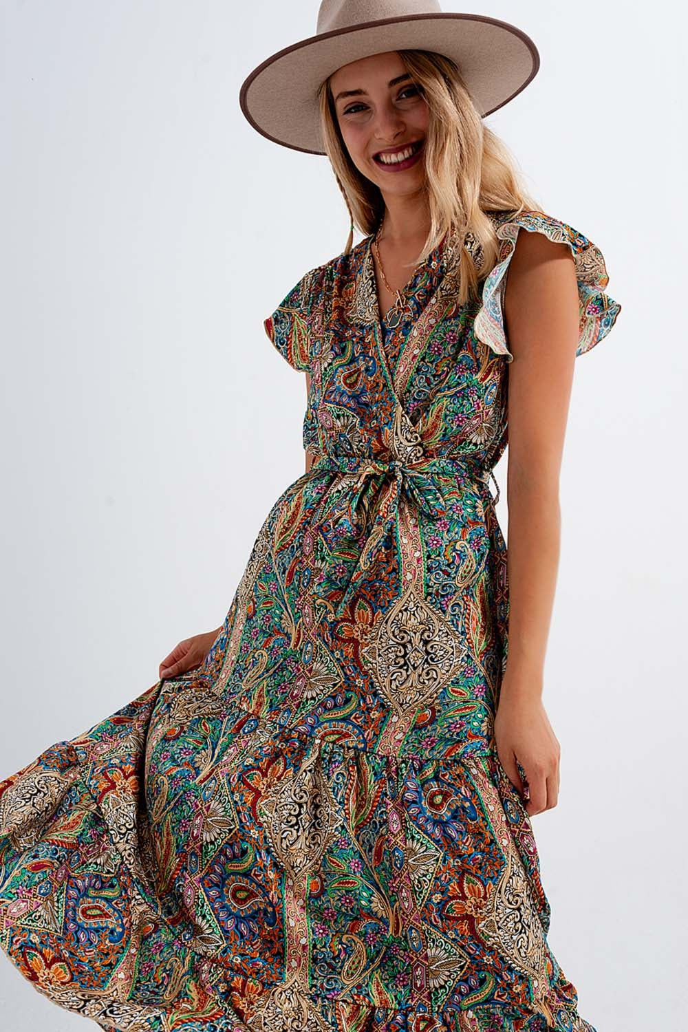 Vestido semilargo con estampado de cachemir y volantes en el bajo en verde Q2