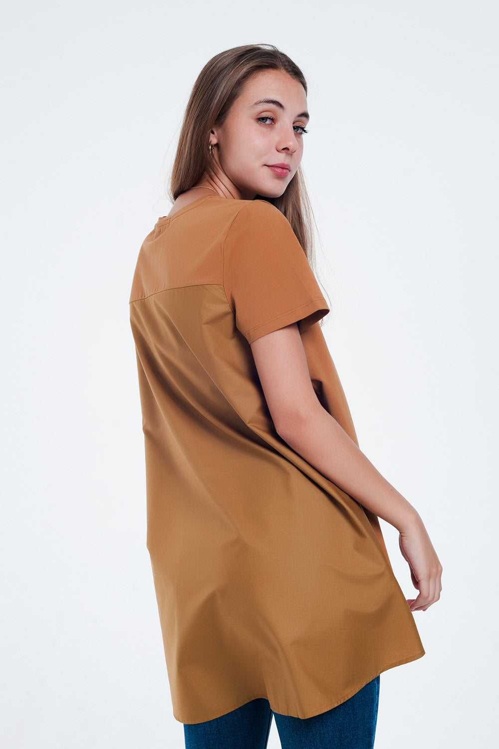 Vestido tipo camiseta en marron Q2