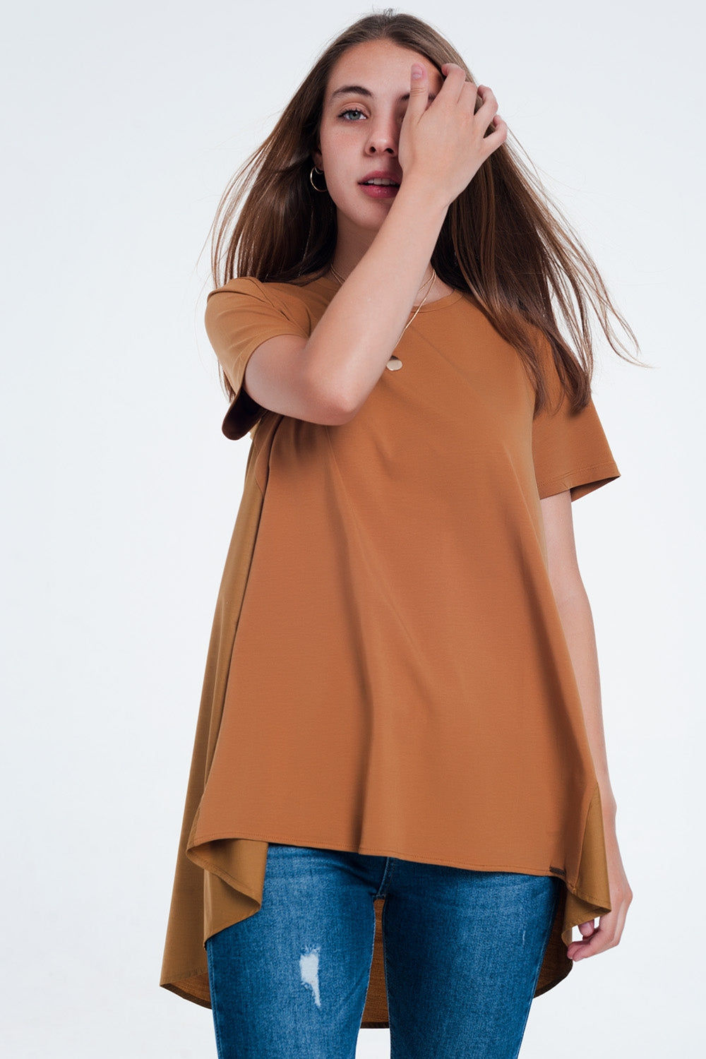 Vestido tipo camiseta en marron Q2