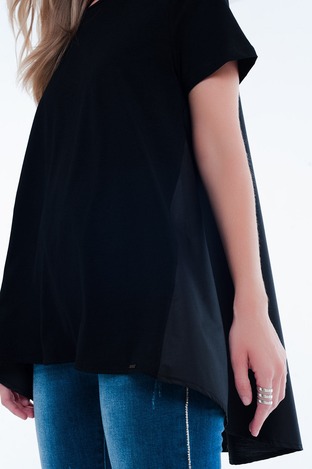 Vestido tipo camiseta en negro Q2