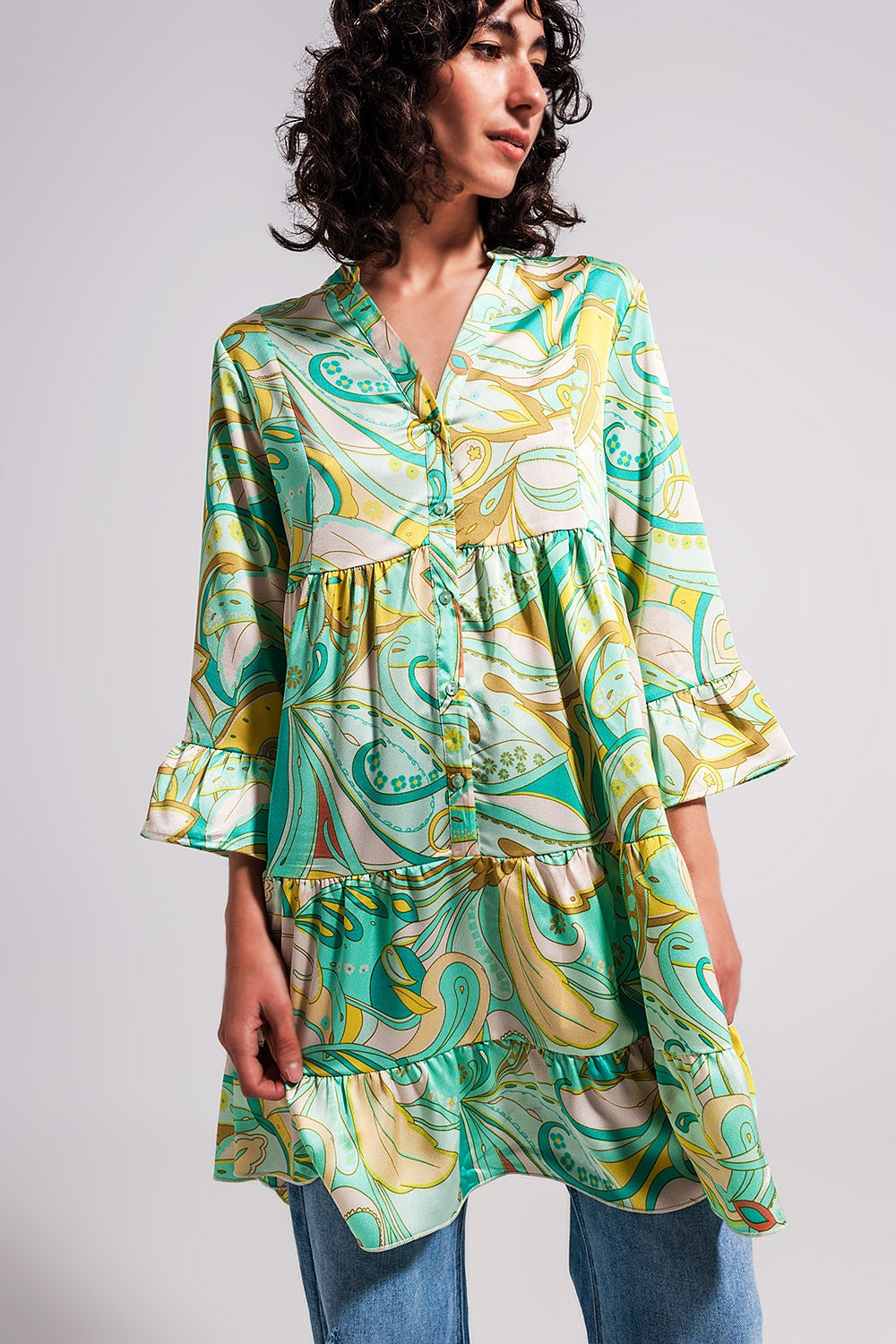Vestido verde de corte amplio con mangas tres cuartos Q2