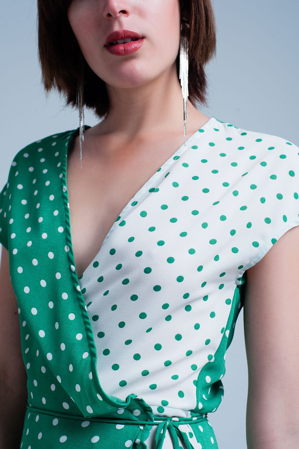 Vestido verde midi cruzado con estampado de mezcla de lunares Q2